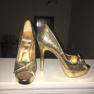 Gold stiletto